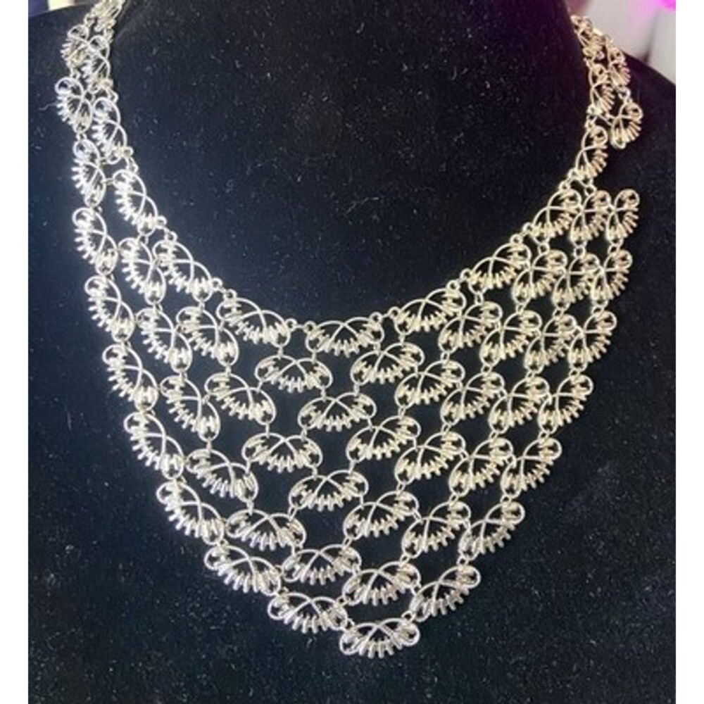 Necklace NY Silver Tone Interlocked Crescents Statement Bid 17" to 20" Choker